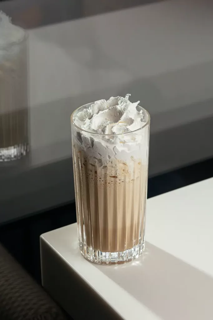 Kokos və fındıqlı Frappe