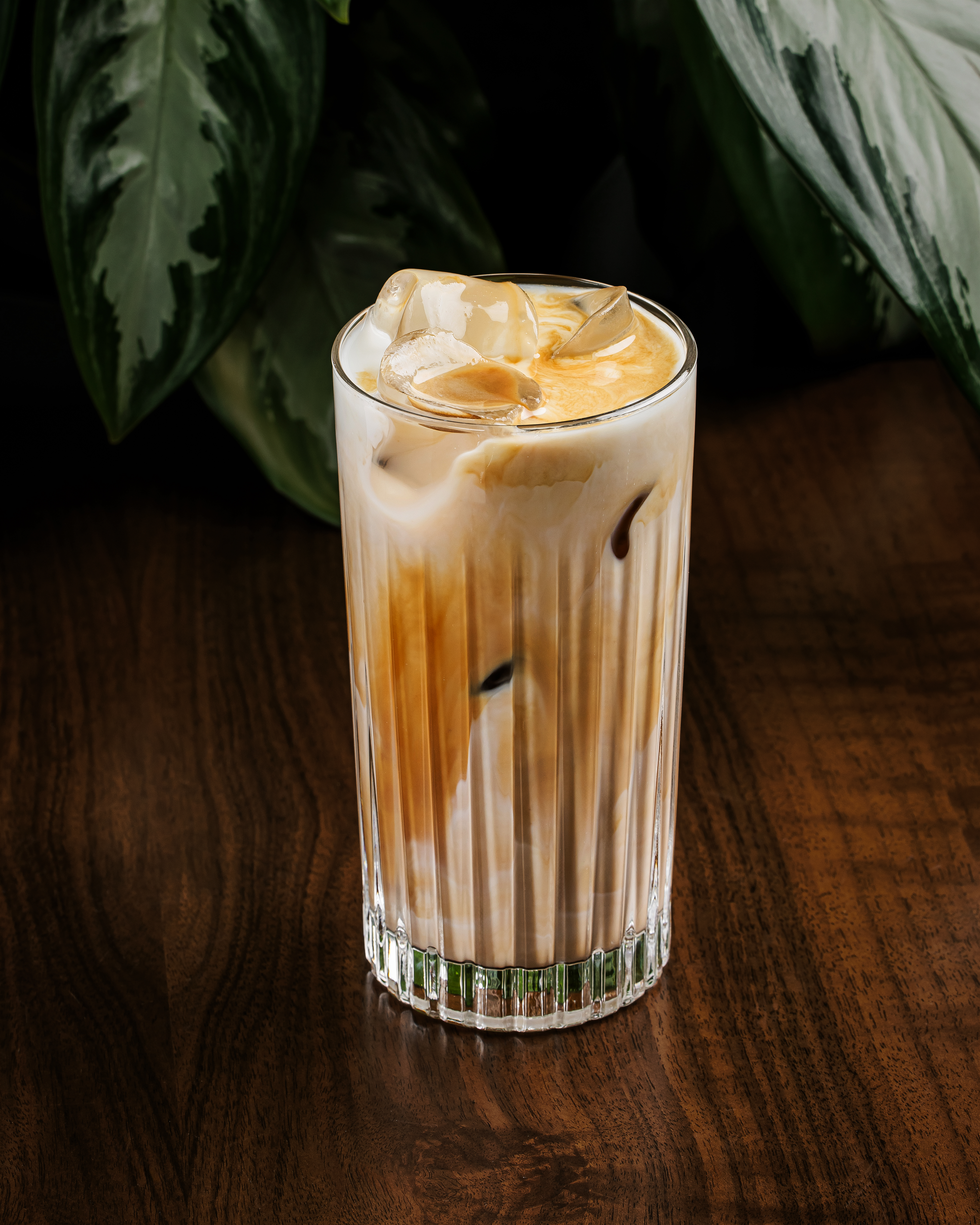 Soyuq duzlu-karamelli latte